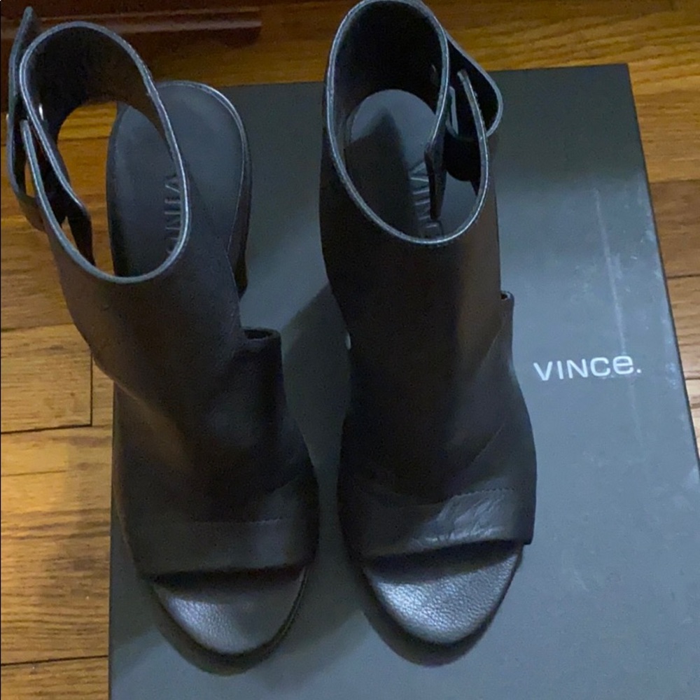 VINCE. Addie booties
